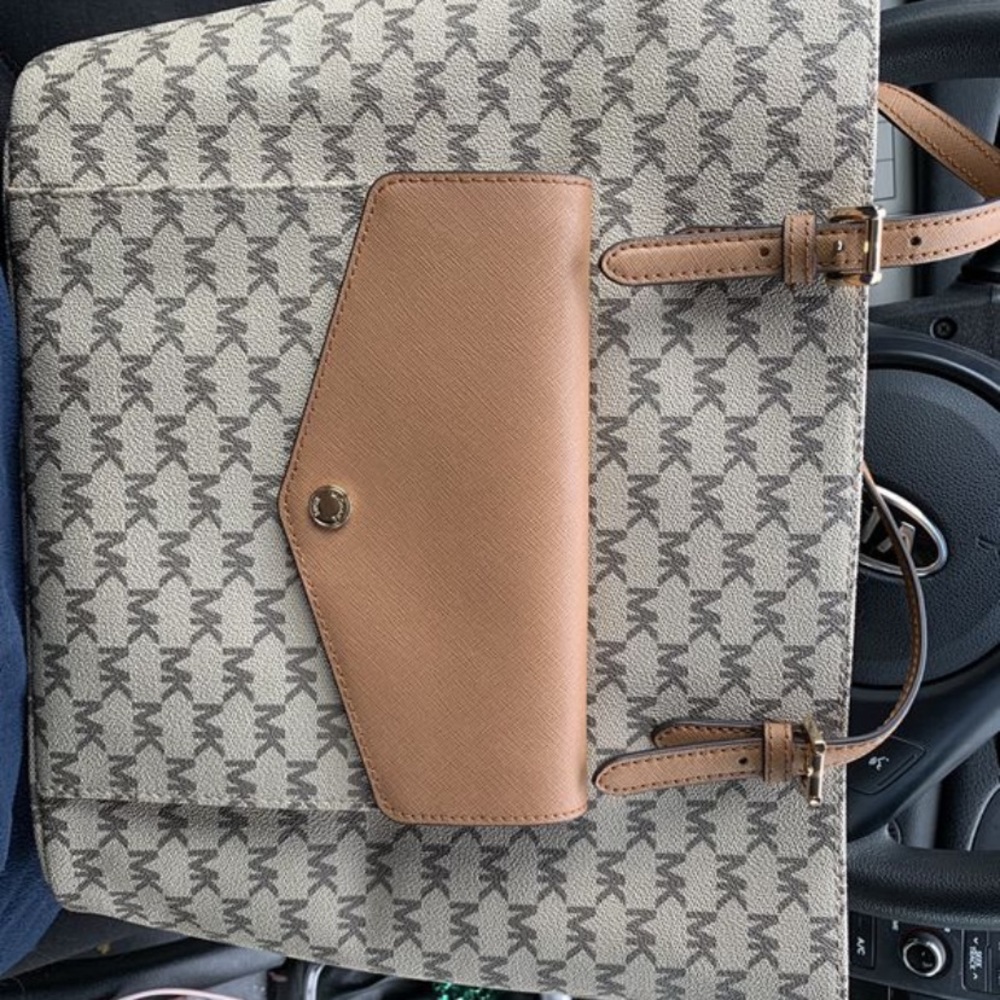 Michael Kors purse NEVER USED